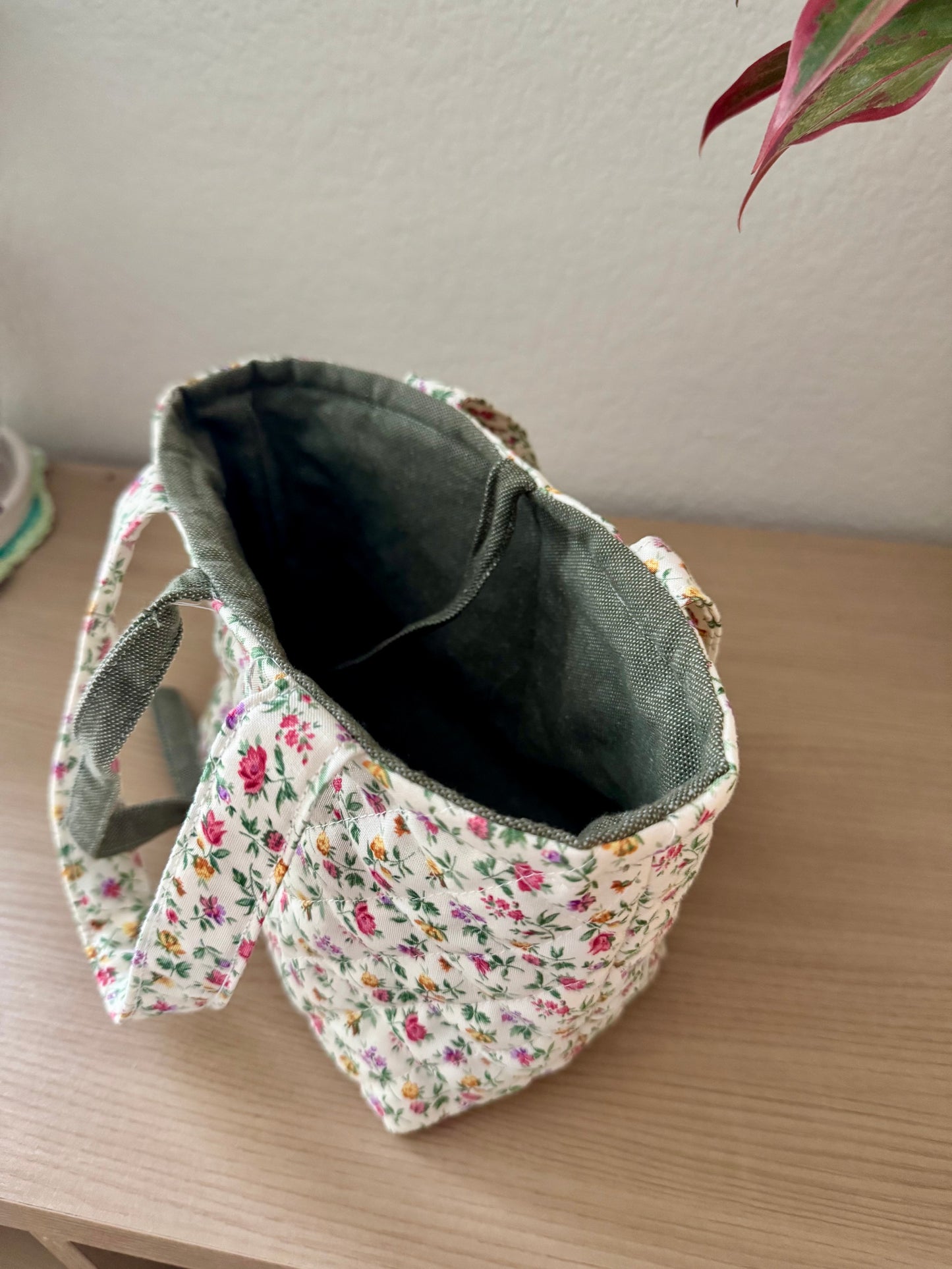 Dainty Tote
