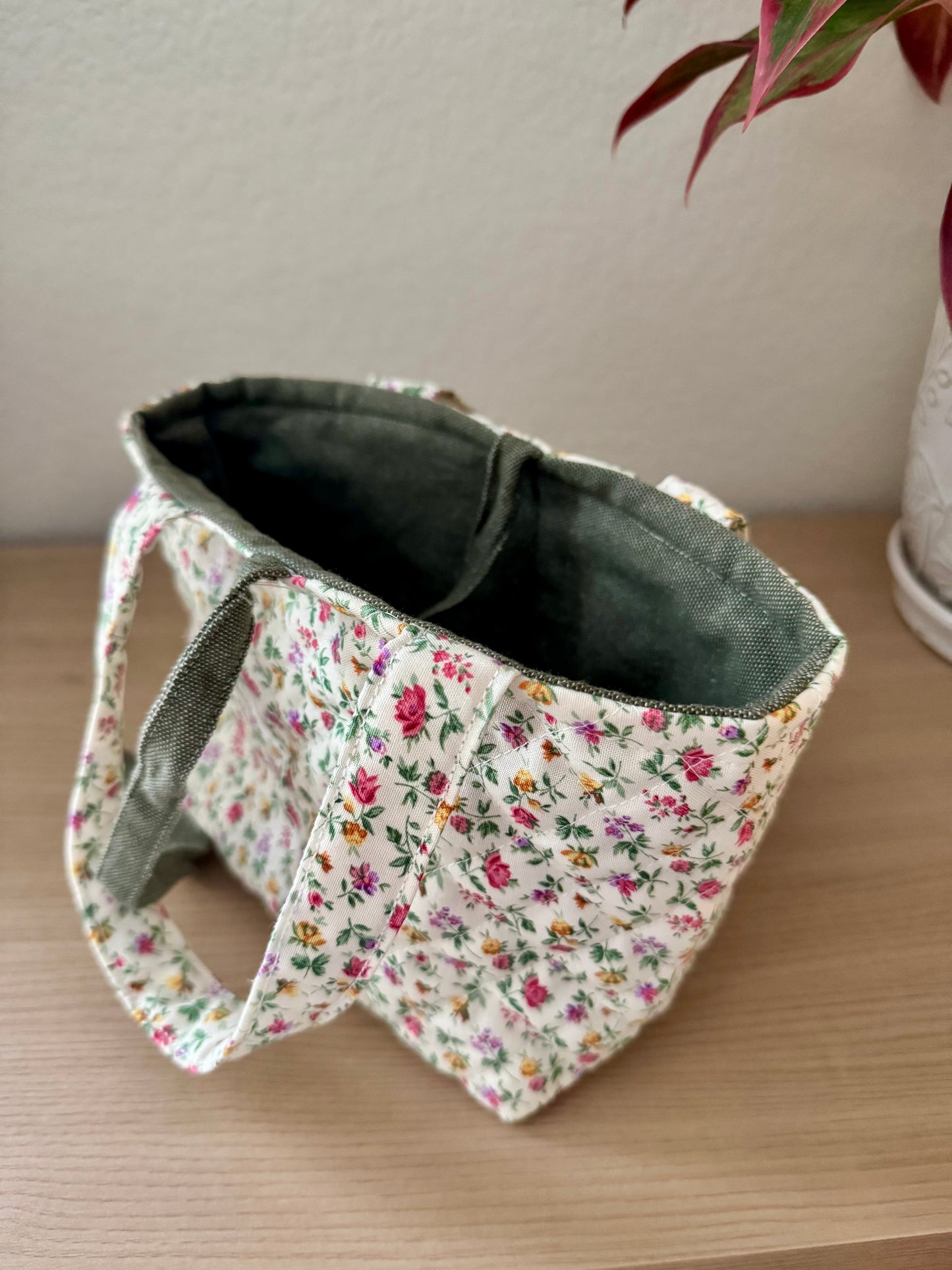 Dainty Tote