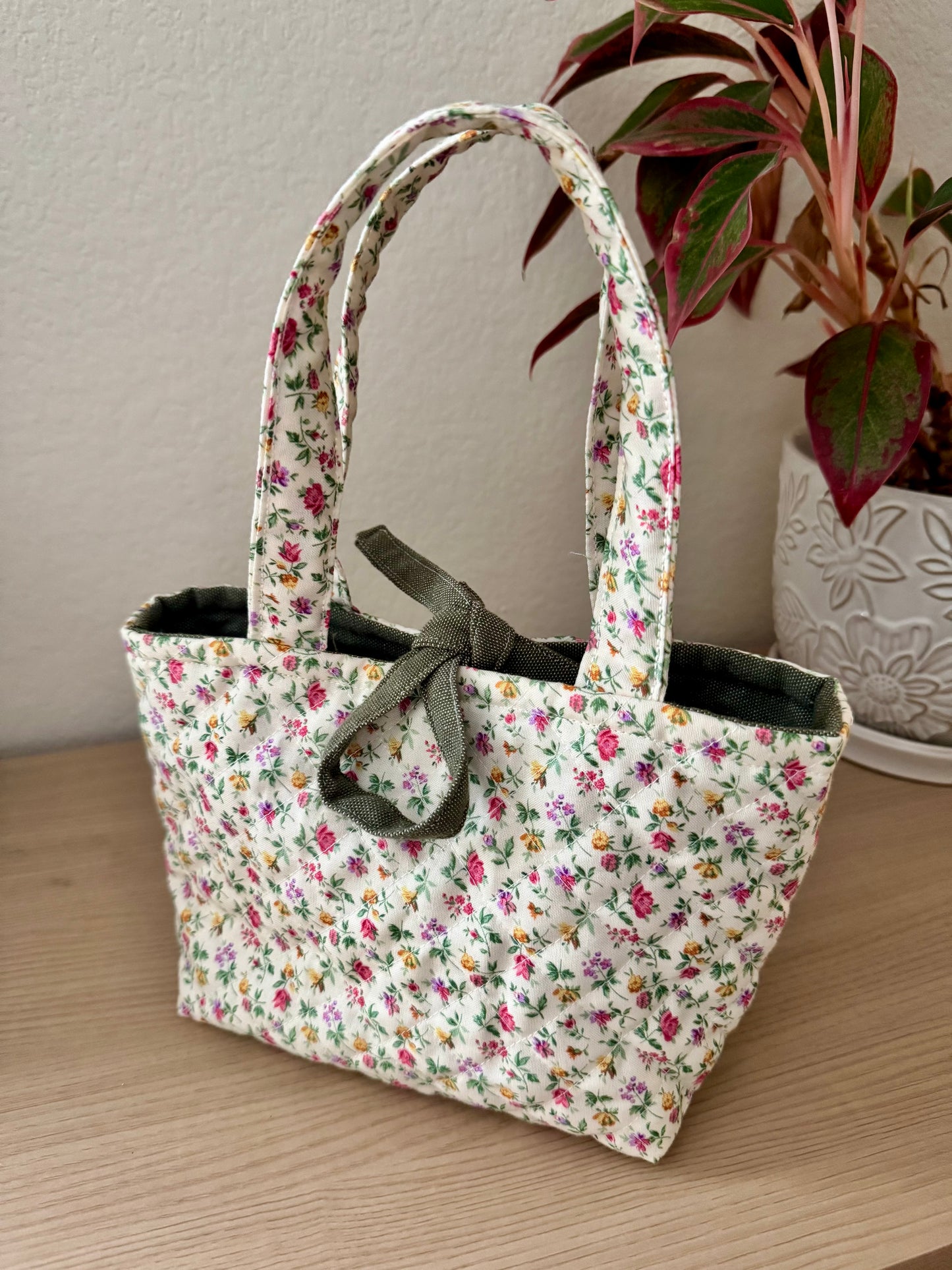 Dainty Tote
