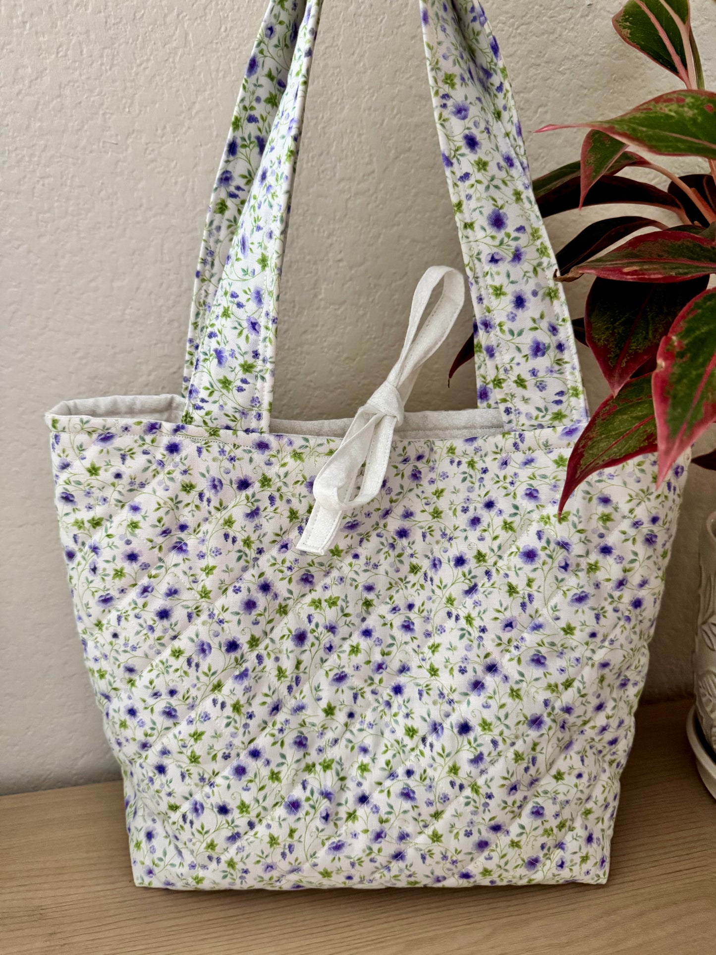 Dainty Tote