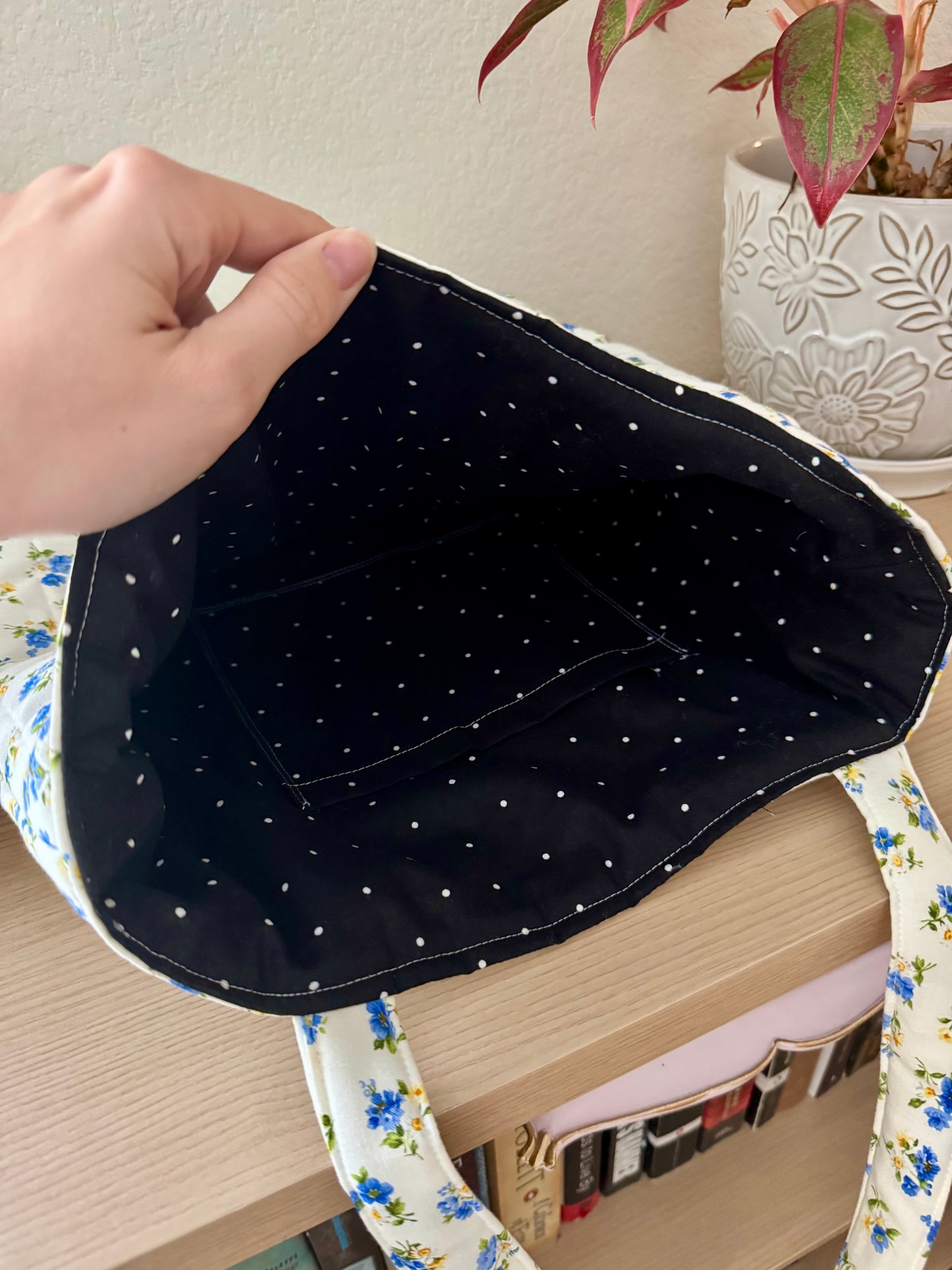 Dainty Tote