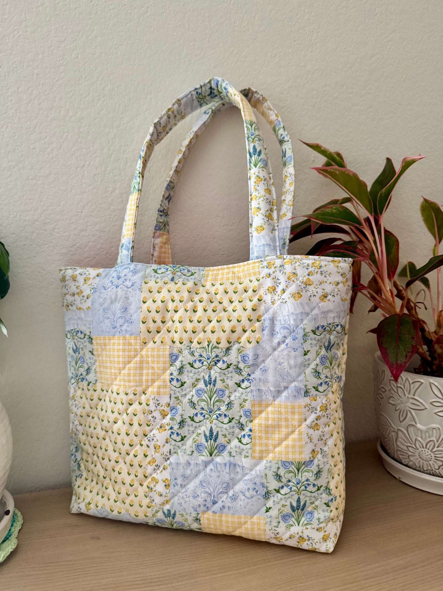 Dainty Tote
